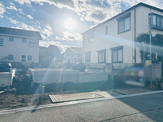 現在建物を建築中です、建築中の物件については現地確認の他、同施工会社の完成施工例のご案内、担当者のプレゼンテーションにてご検討ください。適切なご検討の方法をご説明させて頂きます。 