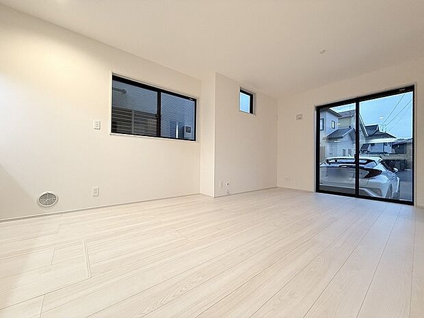 家族みんなが集まるリビング。広さを重視した家族全員が集まれるリビングは、住む上で大事な空間になります。 