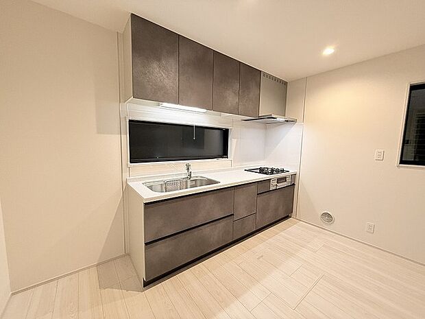 キッチンは、カウンターや壁付けタイプ、アイランドタイプ様々なパターンが御座います。 