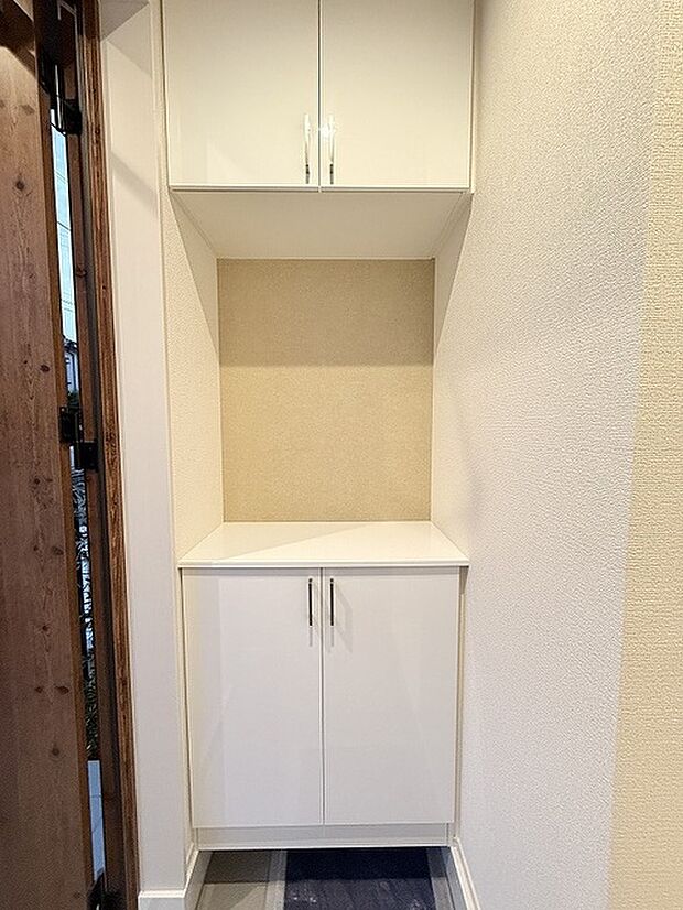 靴が沢山ある方には嬉しいシューズクローク。