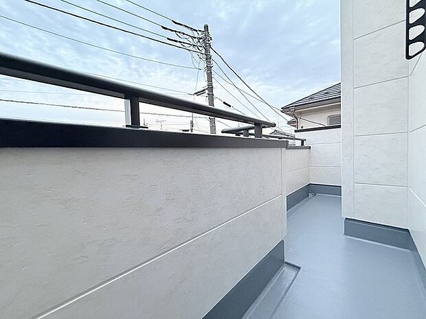 季節の変化や天気の良い日には、バルコニーでの時間が心地よく、気分をリフレッシュさせることができます。