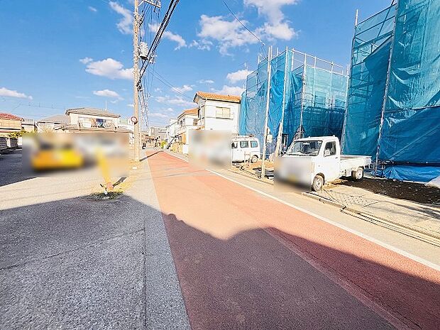 安心して暮らすことのできる住宅街。 住宅地の道路は一般に交通量が少なく車などの騒音が少ないため、住民にとって静かな生活環境が提供されます。