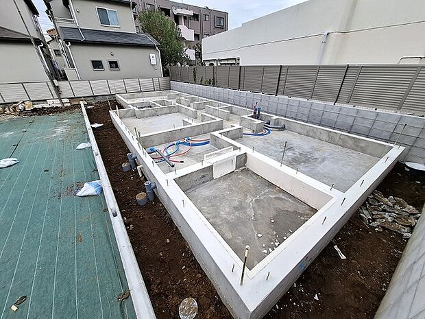 基礎工事もはじまりました。お家の大まかな大きさもご確認頂けます