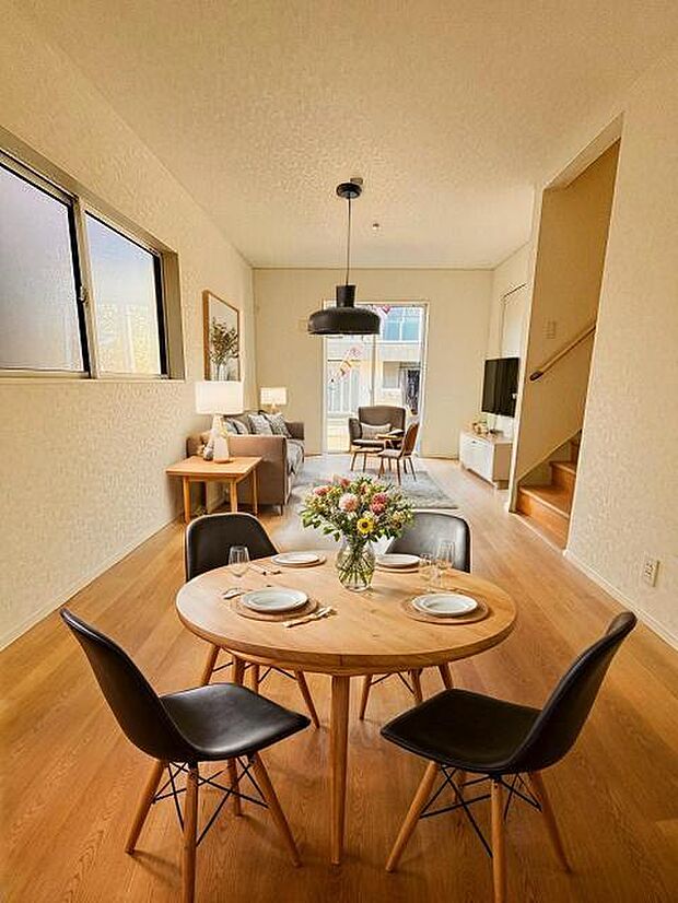 本画像はCGで作成しており、実際に現地に家具は置かれておりません。また、価格に家具は含まれておりません。  