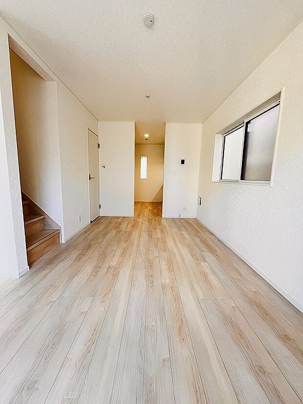 家族が一番集まる場所だから広々としつつも素敵な空間であって欲しい。みんながくつろぐリビングからキッチンまでが一つの空間のように繋がる間取り。 