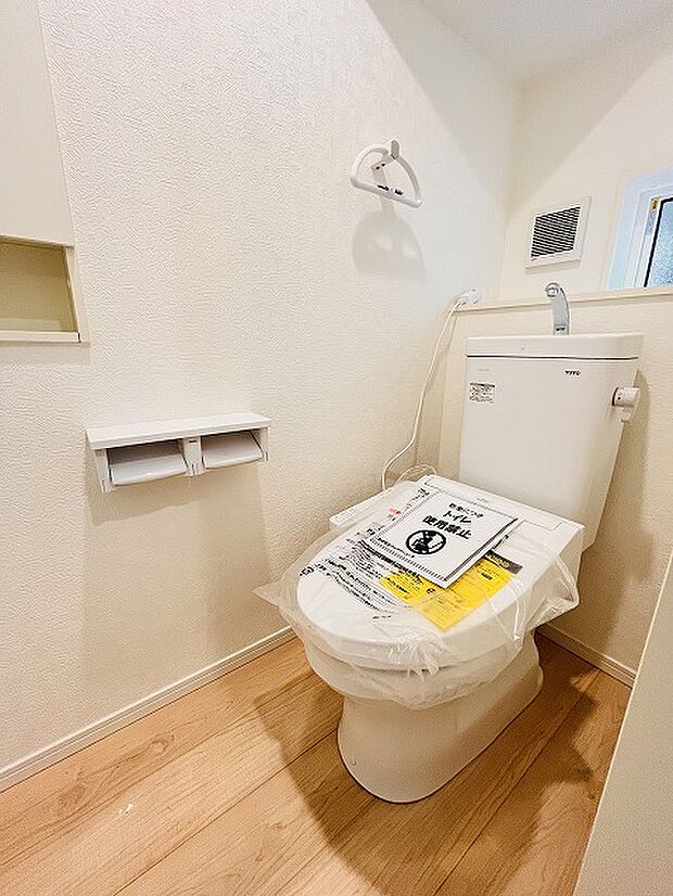 トイレにはウォシュレット機能を標準装備。 