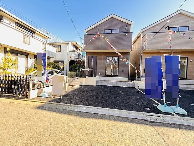 実際に室内をご見学頂くと生活のイメージが広がると思います。家具を置いたイメージや窓からの景色など。周辺で販売に出している物件も一緒にまとめてご見学頂き、比較する事もできます。