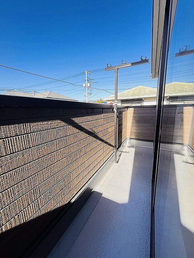 日々の忙しさやストレスから離れ、バルコニーで静かに深呼吸、心が穏やかになります。 