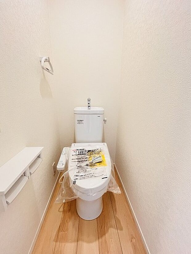 トイレにはウォシュレット機能を標準装備。