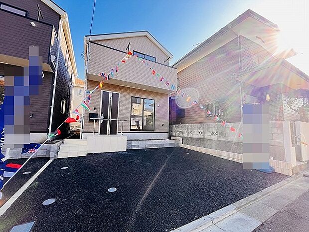 実際に室内をご見学頂くと生活のイメージが広がると思います。家具を置いたイメージや窓からの景色など。周辺で販売に出している物件も一緒にまとめてご見学頂き、比較する事もできます。