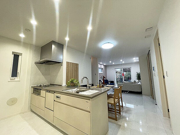 リビングご内覧可能　設置されている家具小物類は販売対象に含まれません 