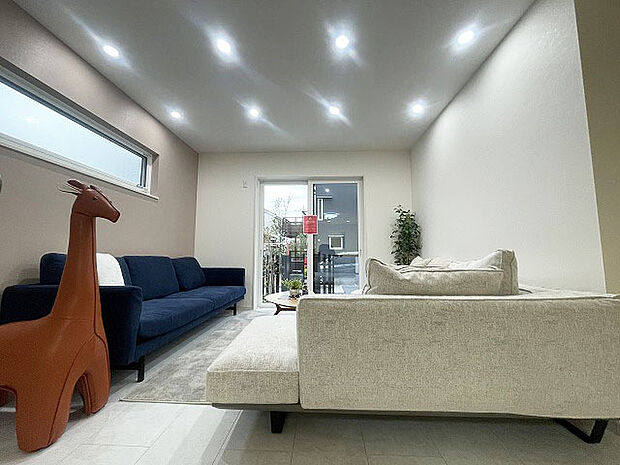 家族が一番集まる場所だから広々としつつも素敵な空間であって欲しい。みんながくつろぐリビングからキッチンまでが一つの空間のように繋がる間取り。 