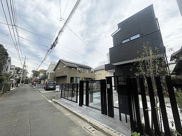 周辺のエリアで他にも沢山売りに出ている物件があります。インターネット掲載前の情報などもありますのでお気軽にお問合せください。まとめてご見学できます。 