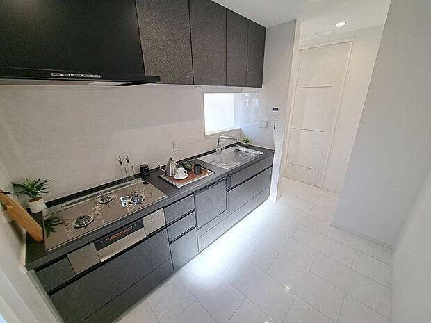 キッチンは、カウンターや壁付けタイプ、アイランドタイプ様々なパターンが御座います。 