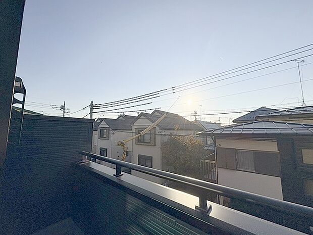 窓からの眺望です。実際に現地で眺望もご確認ください。