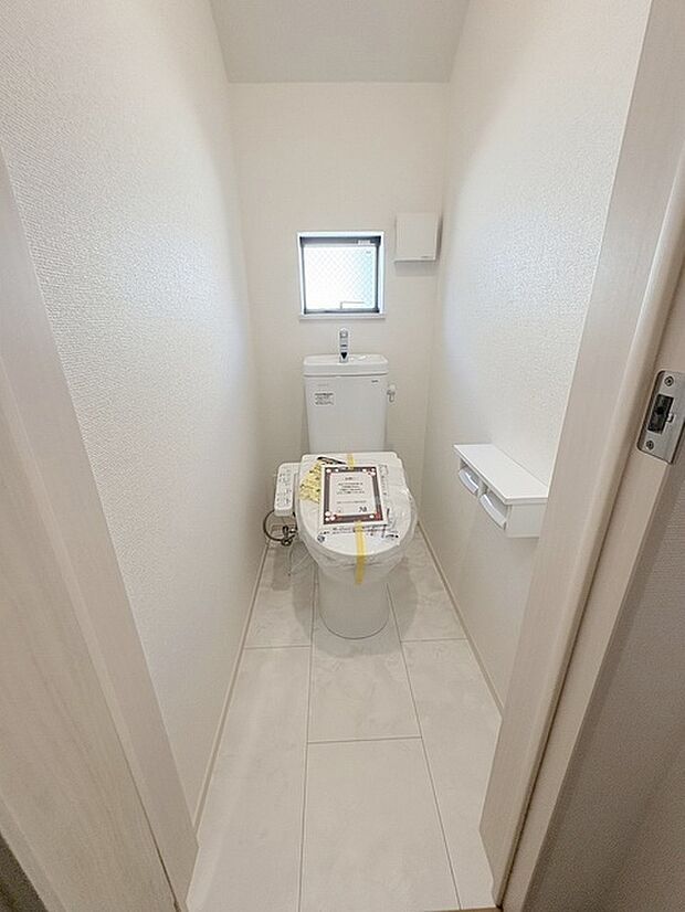 トイレにはウォシュレット機能を標準装備。 