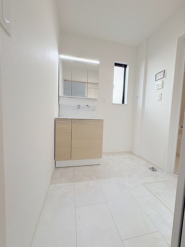 使いやすいタイプの洗面化粧台のあるランドリースペース