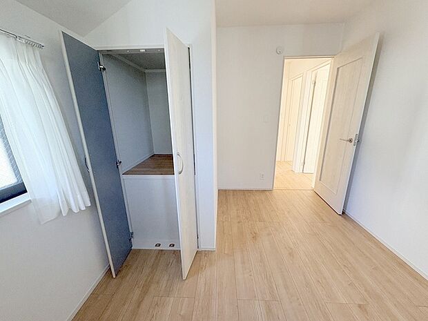 各お部屋に収納が設置されています。