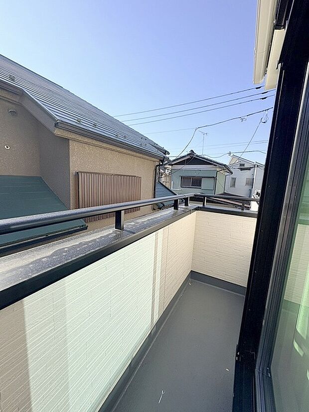 窓からの眺望です。実際に現地で眺望もご確認ください。