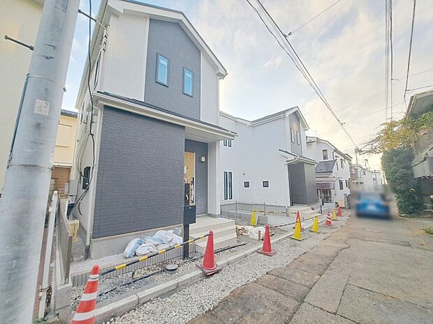 周辺は住宅が建ち並ぶ閑静な住宅街です。