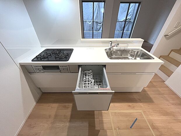 毎日の家事をサポートしてくれる食洗器も標準に装備。ちょっと嬉しい設備です