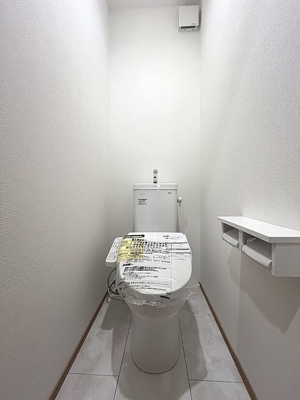 トイレにはウォシュレット機能を標準装備。