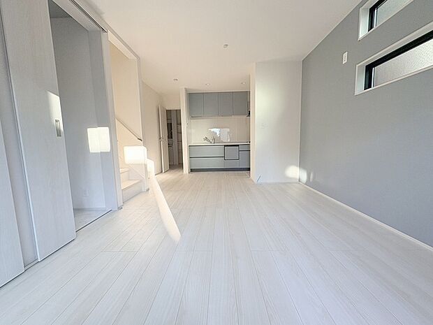 家族が食事するダイニングスペースをキッチンから見渡せる設計に。お料理をしながら家族とのコミュニケーションが増えそうな予感。 