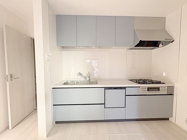 キッチンは、カウンターや壁付けタイプ、アイランドタイプ様々なパターンが御座います。 