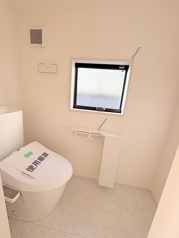 トイレにはウォシュレット機能を標準装備。 