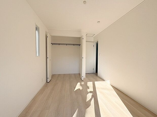 各お部屋に収納が設置されています。