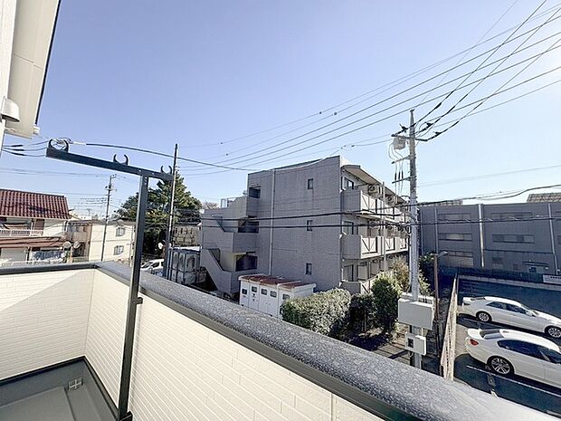 窓からの眺望です。実際に現地で眺望もご確認ください。