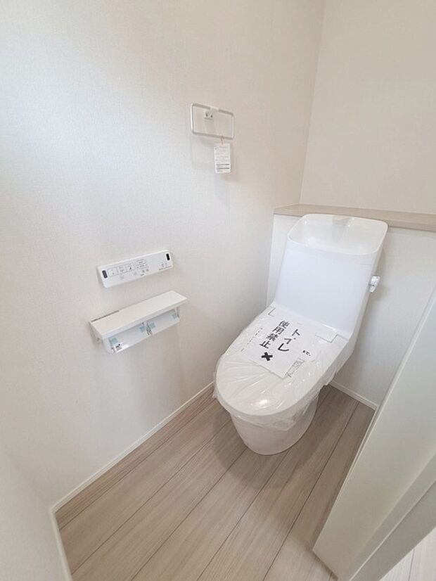 トイレにはウォシュレット機能を標準装備。 