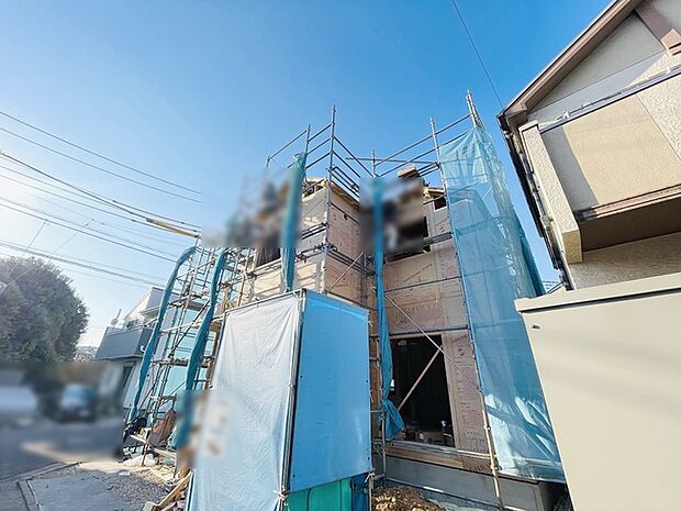 現在建物を建築中です、建築中の物件については現地確認の他、同施工会社の完成施工例のご案内、担当者のプレゼンテーションにてご検討ください。適切なご検討の方法をご説明させて頂きます。