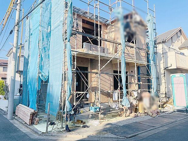 現在建物を建築中です、建築中の物件については現地確認の他、同施工会社の完成施工例のご案内、担当者のプレゼンテーションにてご検討ください。適切なご検討の方法をご説明させて頂きます。