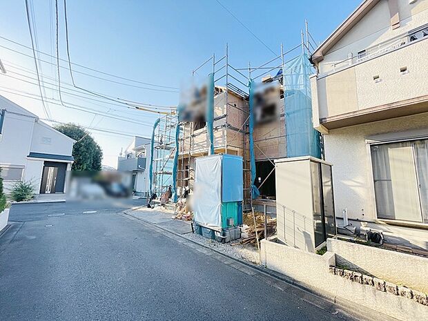 周辺は住宅が建ち並ぶ閑静な住宅街です。
