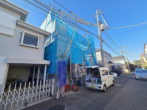 現在建物を建築中です、建築中の物件については現地確認の他、同施工会社の完成施工例のご案内、担当者のプレゼンテーションにてご検討ください。適切なご検討の方法をご説明させて頂きます。 
