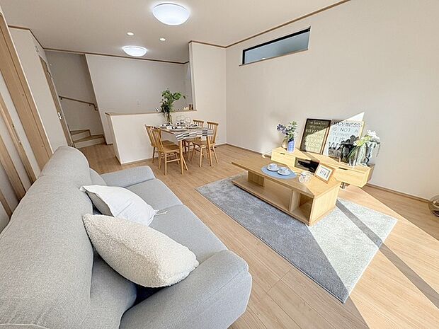 家族みんなが集まるリビング。広さを重視した家族全員が集まれるリビングは、住む上で大事な空間になります。 