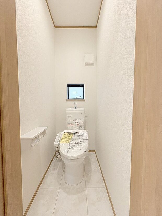 トイレにはウォシュレット機能を標準装備。 