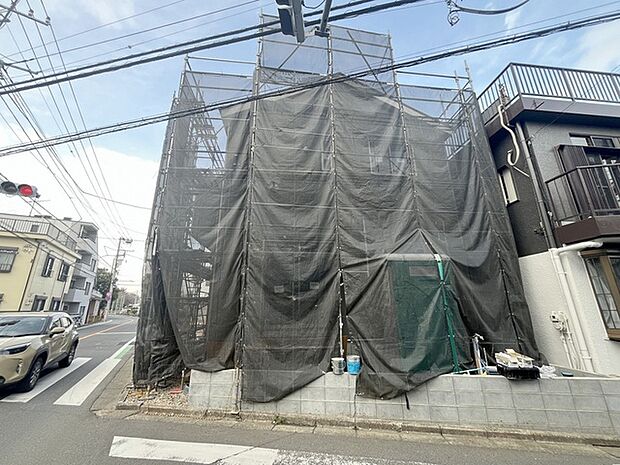 現在建物を建築中です、建築中の物件については現地確認の他、同施工会社の完成施工例のご案内、担当者のプレゼンテーションにてご検討ください。適切なご検討の方法をご説明させて頂きます。 