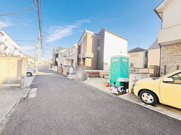 安心して暮らすことのできる住宅街。 住宅地の道路は一般に交通量が少なく車などの騒音が少ないため、住民にとって静かな生活環境が提供されます。