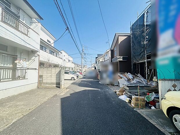 安心して暮らすことのできる住宅街。 住宅地の道路は一般に交通量が少なく車などの騒音が少ないため、住民にとって静かな生活環境が提供されます。