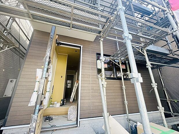 現在建物を建築中です、建築中の物件については現地確認の他、同施工会社の完成施工例のご案内、担当者のプレゼンテーションにてご検討ください。適切なご検討の方法をご説明させて頂きます。 