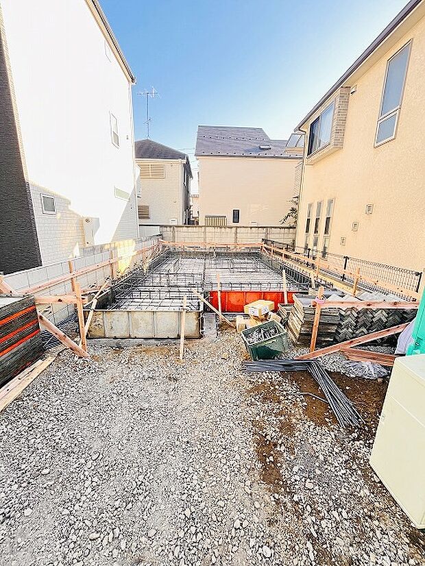 現在建物を建築中です、建築中の物件については現地確認の他、同施工会社の完成施工例のご案内、担当者のプレゼンテーションにてご検討ください。適切なご検討の方法をご説明させて頂きます。 