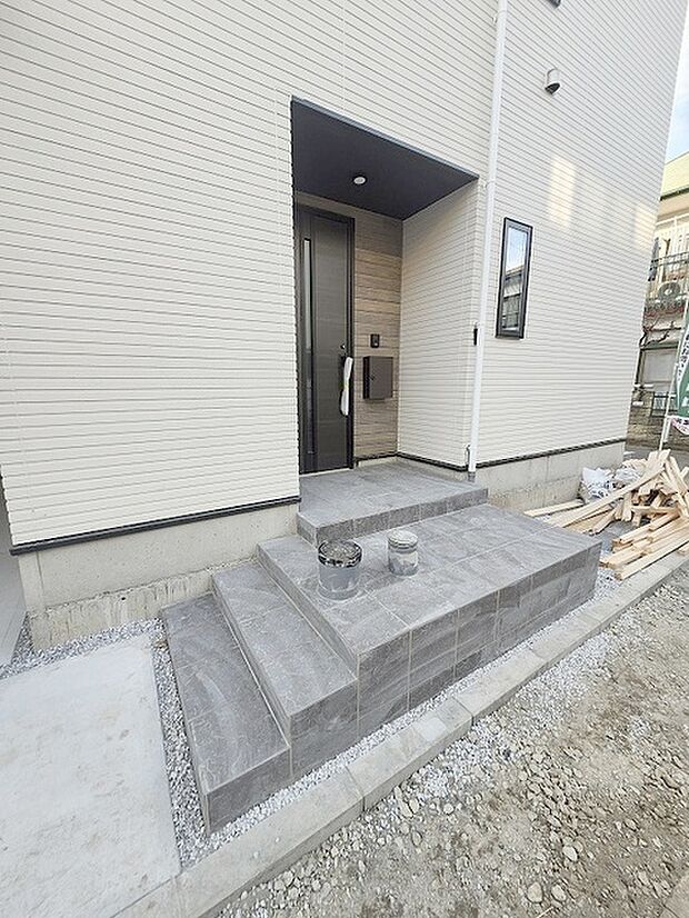 周辺のエリアで他にも沢山売りに出ている物件があります。インターネット掲載前の情報などもありますのでお気軽にお問合せください。まとめてご見学できます。 