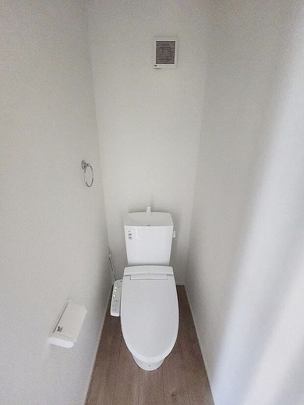 1階トイレ。ウォシュレット機能を標準装備。