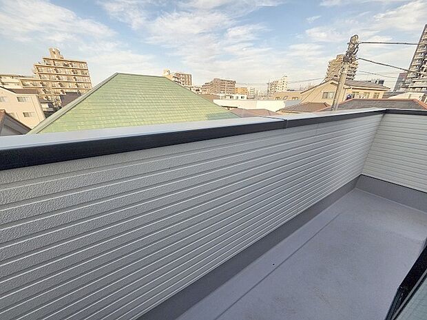 窓からの眺望です。実際に現地で眺望もご確認ください。