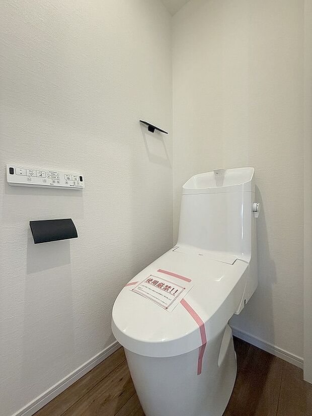 トイレにはウォシュレット機能を標準装備。