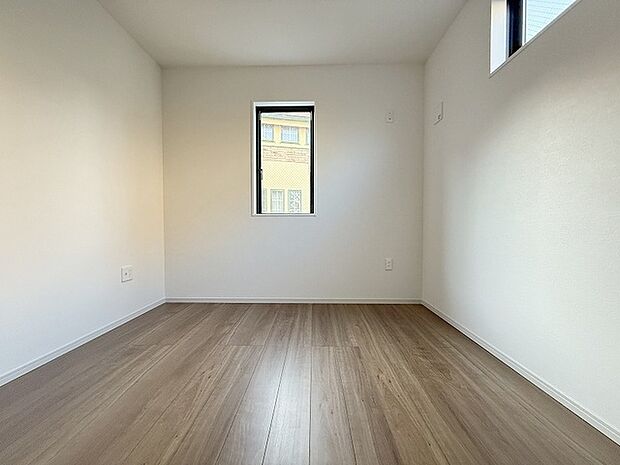 スマートなデザインと賢い収納が生活を快適にします。広々とした雰囲気を演出する工夫が施され、生活空間の魅力を引き出します。