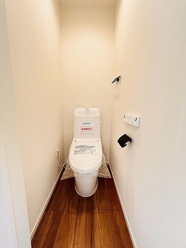 トイレにはウォシュレット機能を標準装備。 