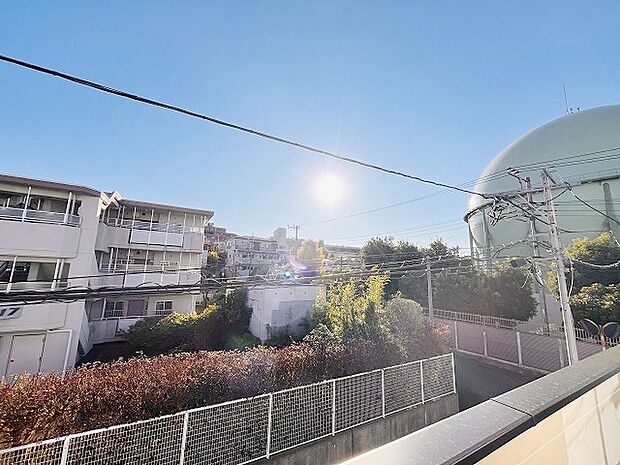 窓からの眺望です。実際に現地で眺望もご確認ください。 